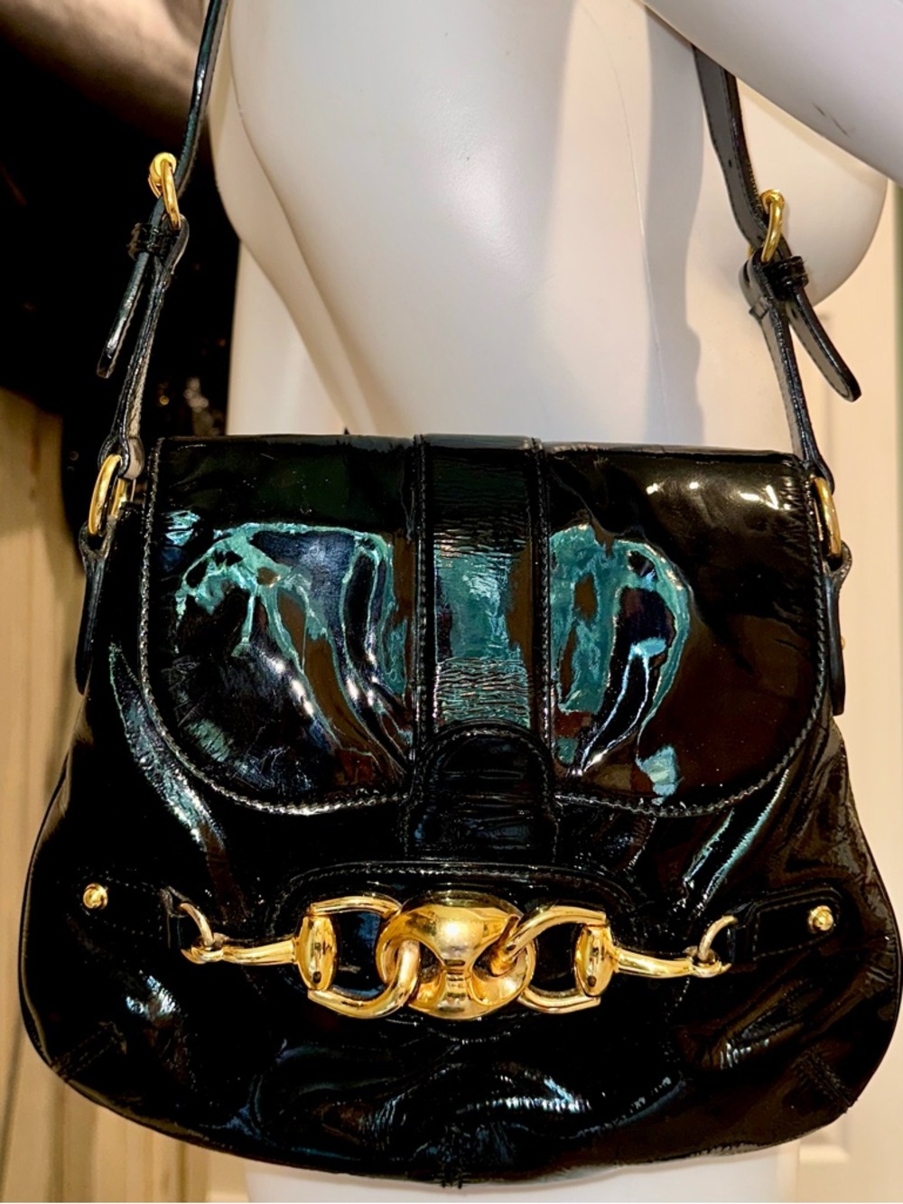 Gucci Black Patent Leather Shoulder Bag wave Gold equestrian snaffle Hardware